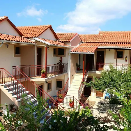 Romeo & Juliet 3* Perivolion